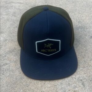 Arc'teryx Men's Blue/Green Trucker Adjustable Snapback Hat